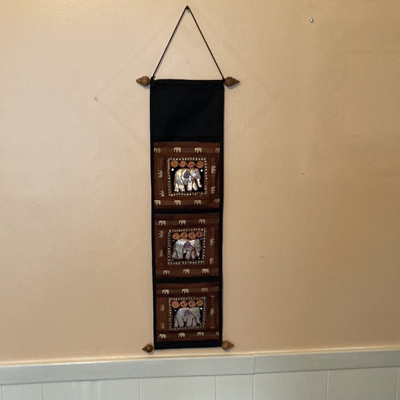 Three Baby Elephants Oriental Wall Hanging with Sequins NWOT - Picture 3 of 7